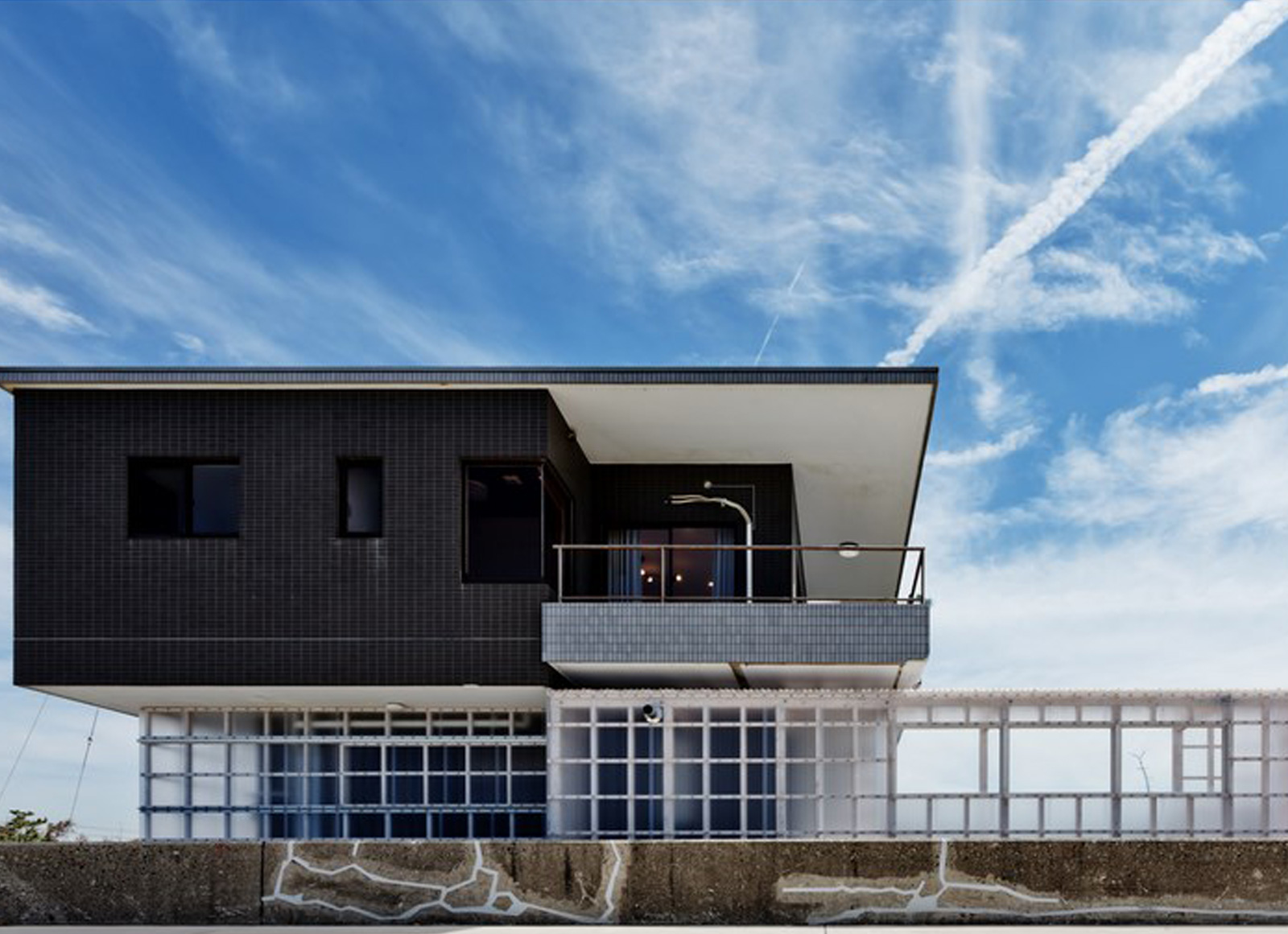 Renovated a Seaside Villa |  Nanometer Architecture | International Architecture Awards 2019